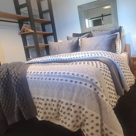 Apartment 5 - Haddin Court - Modern Loft Style ブレナム エクステリア 写真