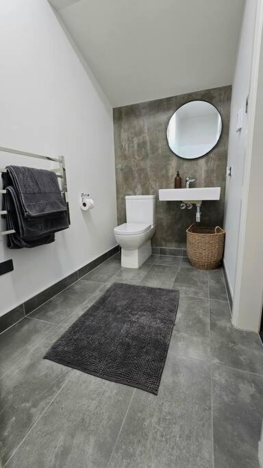 Apartment 5 - Haddin Court - Modern Loft Style ブレナム エクステリア 写真