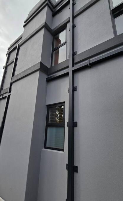 Apartment 5 - Haddin Court - Modern Loft Style ブレナム エクステリア 写真