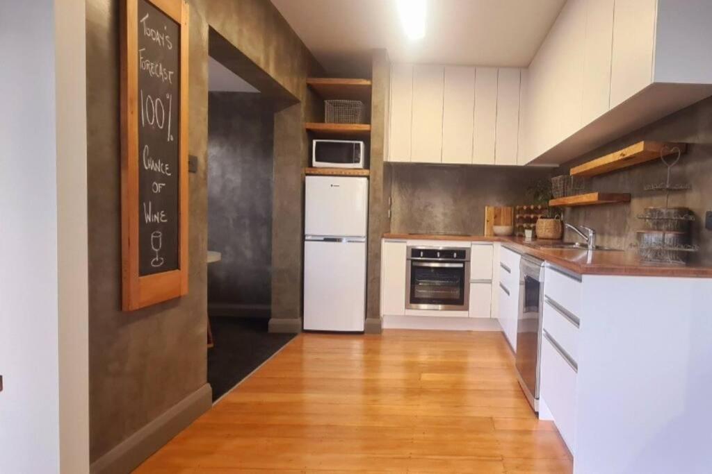 Apartment 5 - Haddin Court - Modern Loft Style ブレナム エクステリア 写真