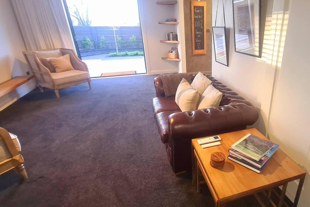 Apartment 5 - Haddin Court - Modern Loft Style ブレナム エクステリア 写真