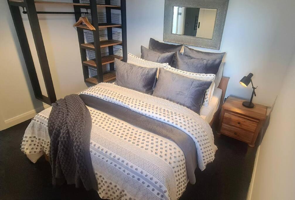 Apartment 5 - Haddin Court - Modern Loft Style ブレナム エクステリア 写真